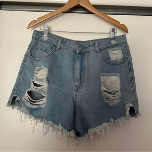Denim frayed hem shorts